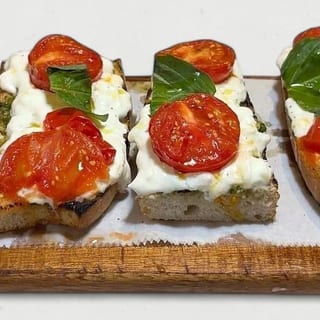 Bruschetta di Stracciatella